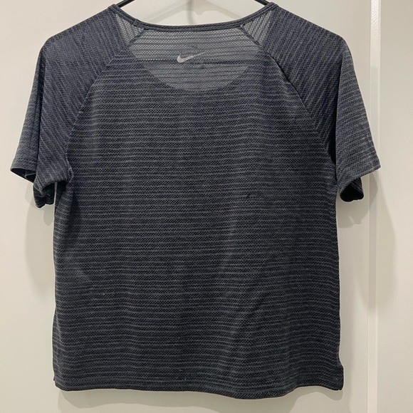NIKE Dri Fri women’s semi mesh top (size S) - Picture 3 of 4